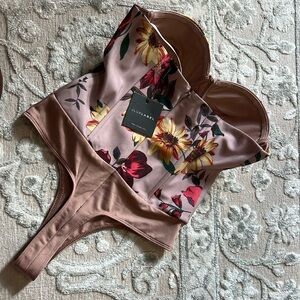 Pretty floral bodysuit. (recommended for a short torso) 🩷🌸❤️